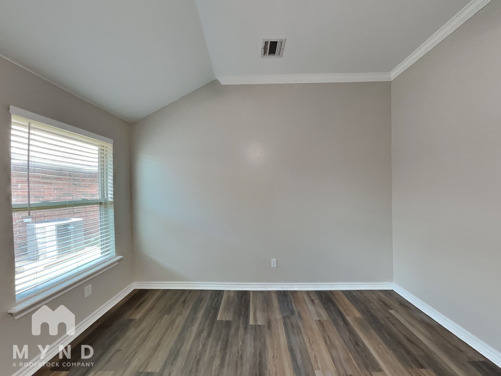 Building Photo - 512 SW 44th St