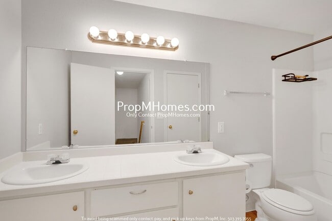 Building Photo - Three Bedroom Aloha Home with Park-Like Backyard!