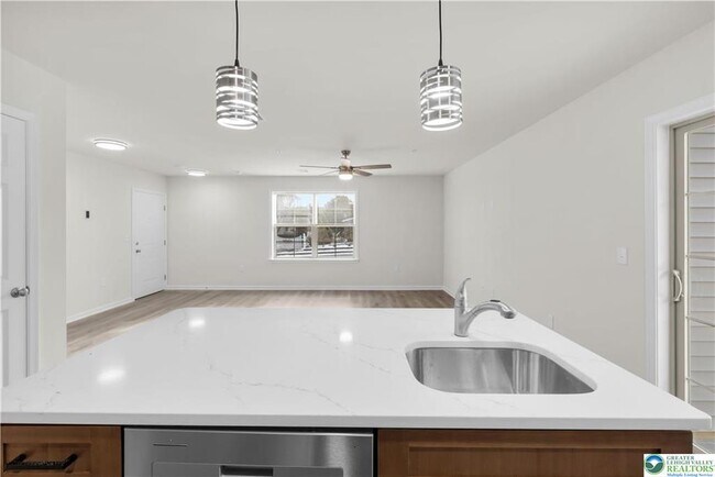 Building Photo - 1513 Maple St