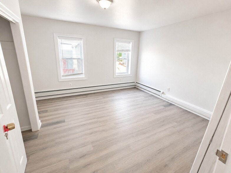 Building Photo - 121 Brookside Ave