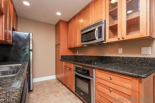 Building Photo - 8529 Villa La Jolla Dr