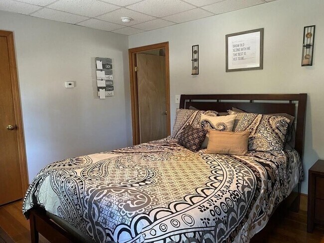 Building Photo - 102 Summer St