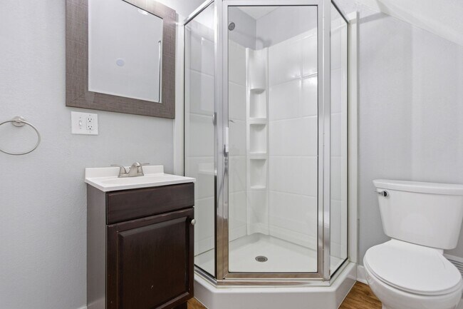 Building Photo - Kam316