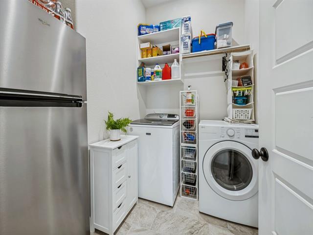 Building Photo - 2450 Kates Pl