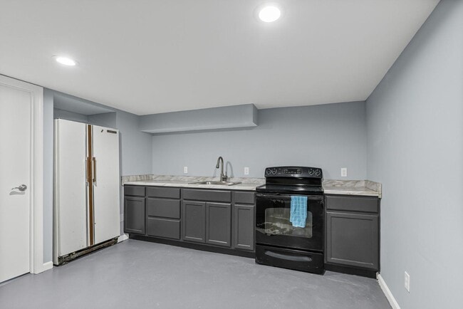 Building Photo - 805 W Ash St