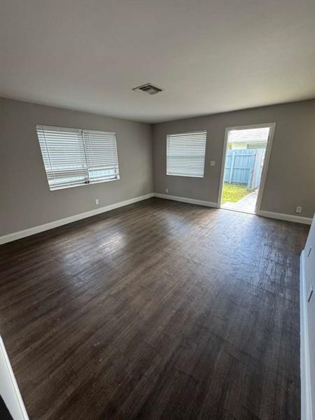 Building Photo - 518 SW 20th Ave