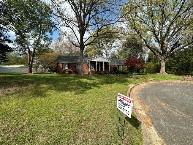 Building Photo - 621 Hanover Ct