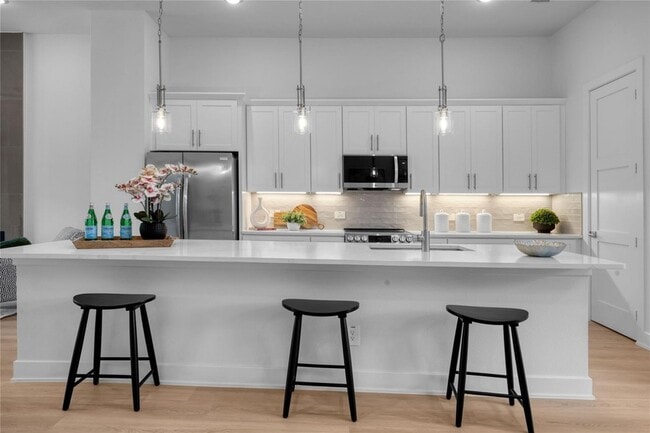 Building Photo - 13351 Goodland St