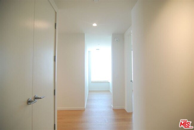 Building Photo - 889 Francisco St