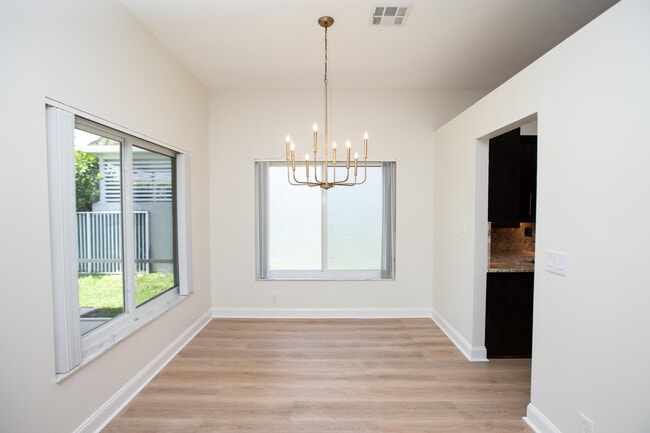 Building Photo - 10821 La Salinas Cir