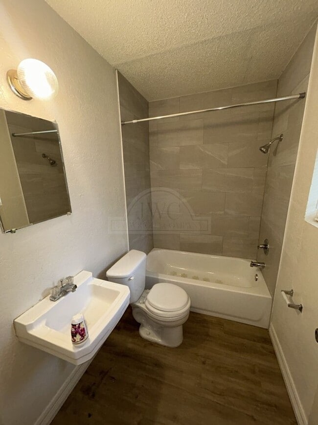 Building Photo - 1302 Becker Dr