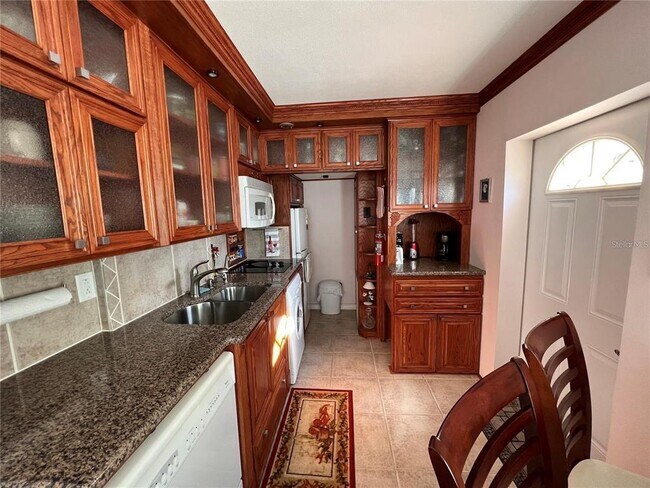 Building Photo - 2420 N Crystal Lake Dr
