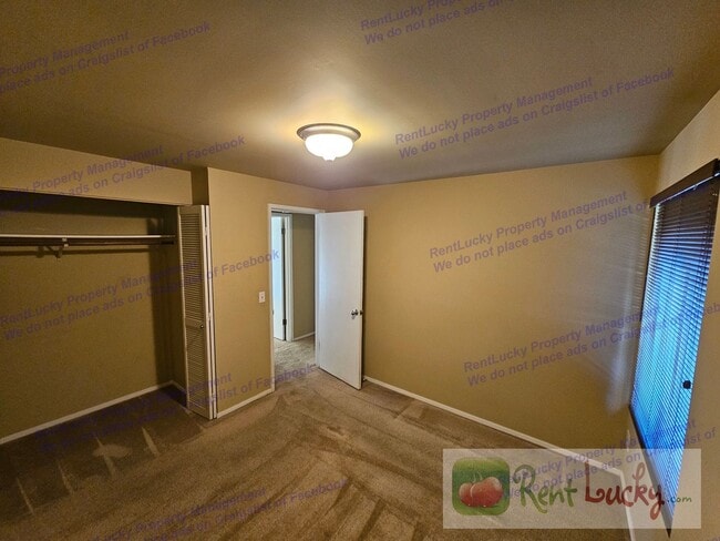 Building Photo - Charming 3BR/2BA Home with Spacious Layout...