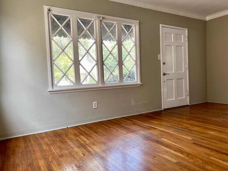FRONT ROOM - 1738 Carmona Ave