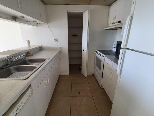 Building Photo - 850 N Miami Ave