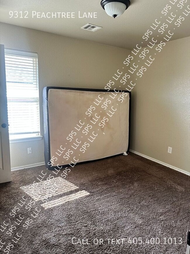 Building Photo - 9312 Peachtree Ln