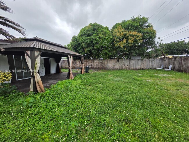 Building Photo - 5911 N Farragut Dr