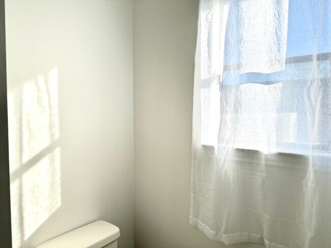 Building Photo - 2623 Gwendolyn Ln