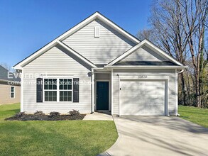 Building Photo - 3 Bed/2 Bath Home with Garage / Pet-Friendly / Vouchers Accepted / Available Now!