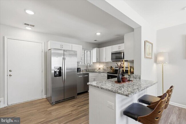 Building Photo - 3053 Heathcote Rd