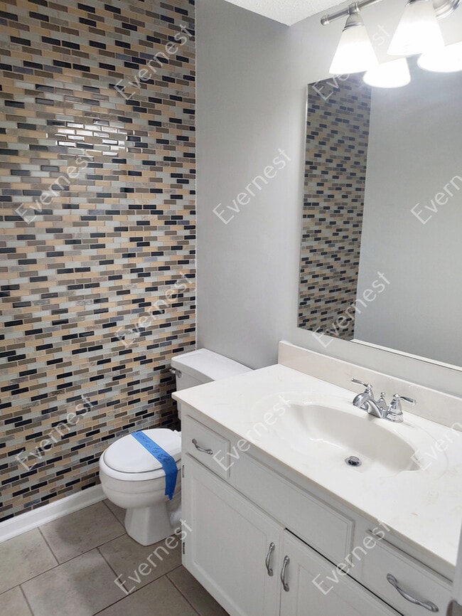 Building Photo - 3 Bed & 2.5 Bath House in Olathe / Pet-Fri...