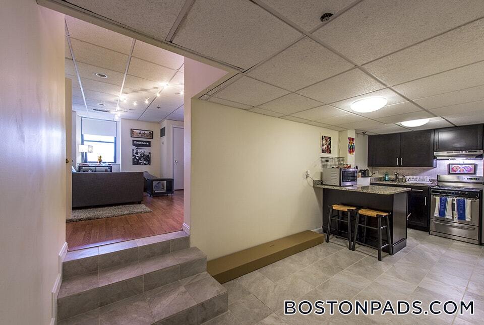 Building Photo - 62 Boylston St