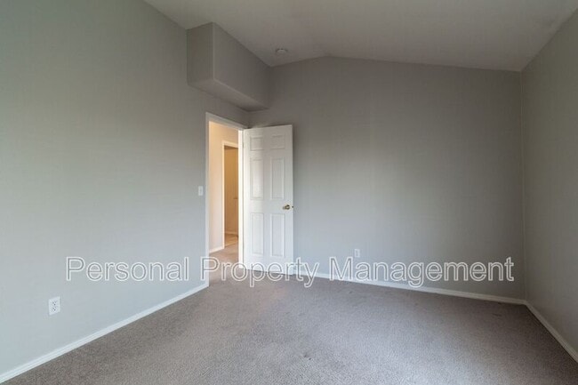 Building Photo - 2014 SW 11th St