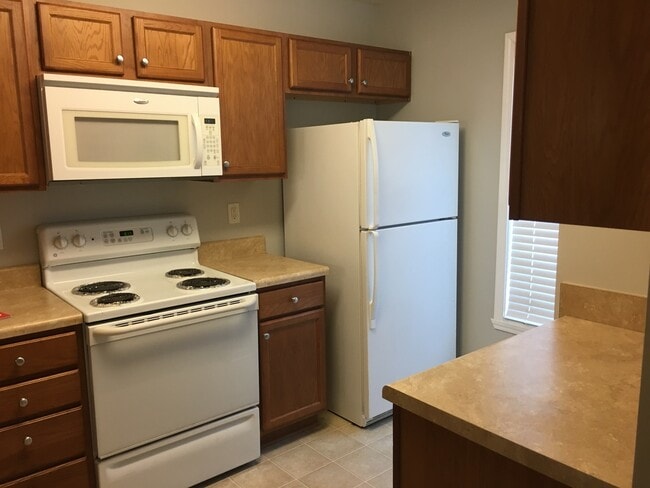 Building Photo - 448 Dunwood Dr