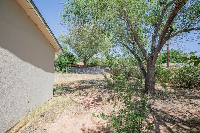 Building Photo - Spacious 3 Bedroom home with Solar Panels
