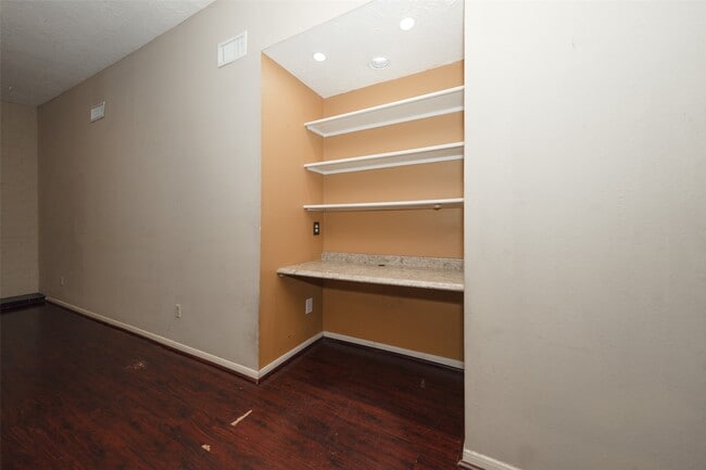 Building Photo - 13563 Catalina Village Dr