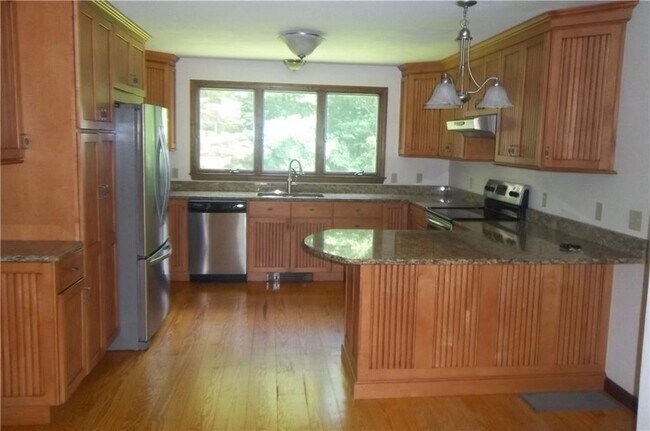 Building Photo - 213 Narrow Ln