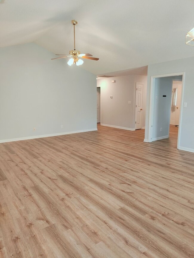 Building Photo - 2025 Ardmore Village Ln