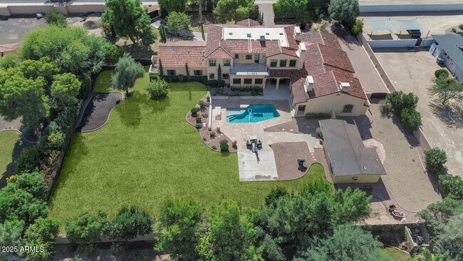 Building Photo - 6032 E Lincoln Dr