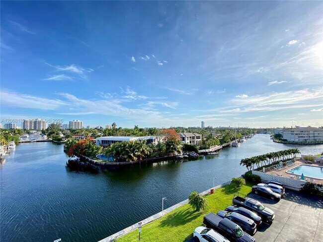 Building Photo - 401 Golden Isles Dr