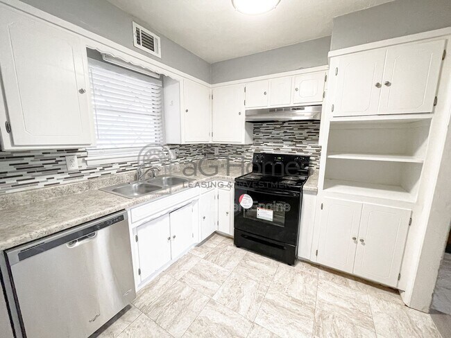 Building Photo - 7609 NW 28th St