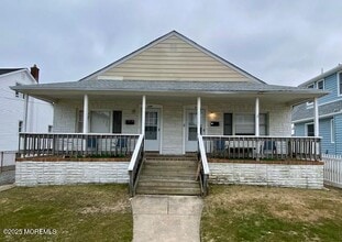 Building Photo - 109 13th Ave