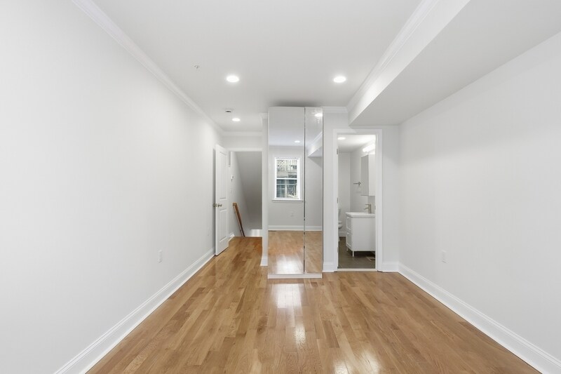 Building Photo - 2212 Cambridge St