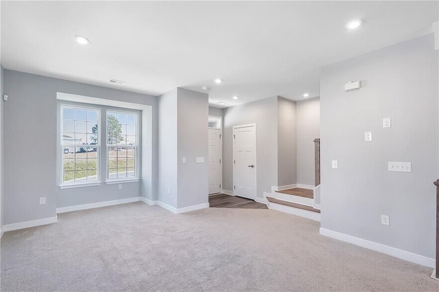 Building Photo - 3000 Zuma St