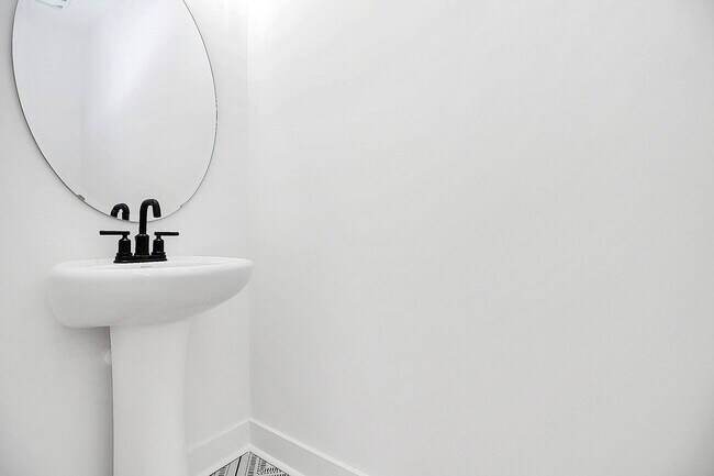 Powder room - 2613 Dr Carver Rd