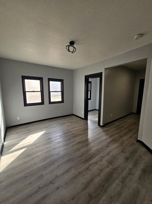 Building Photo - 6100 Hough Ave