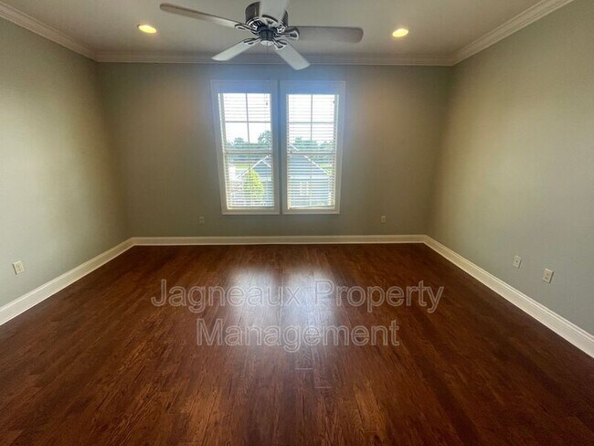 Building Photo - 102 Hargrave Dr