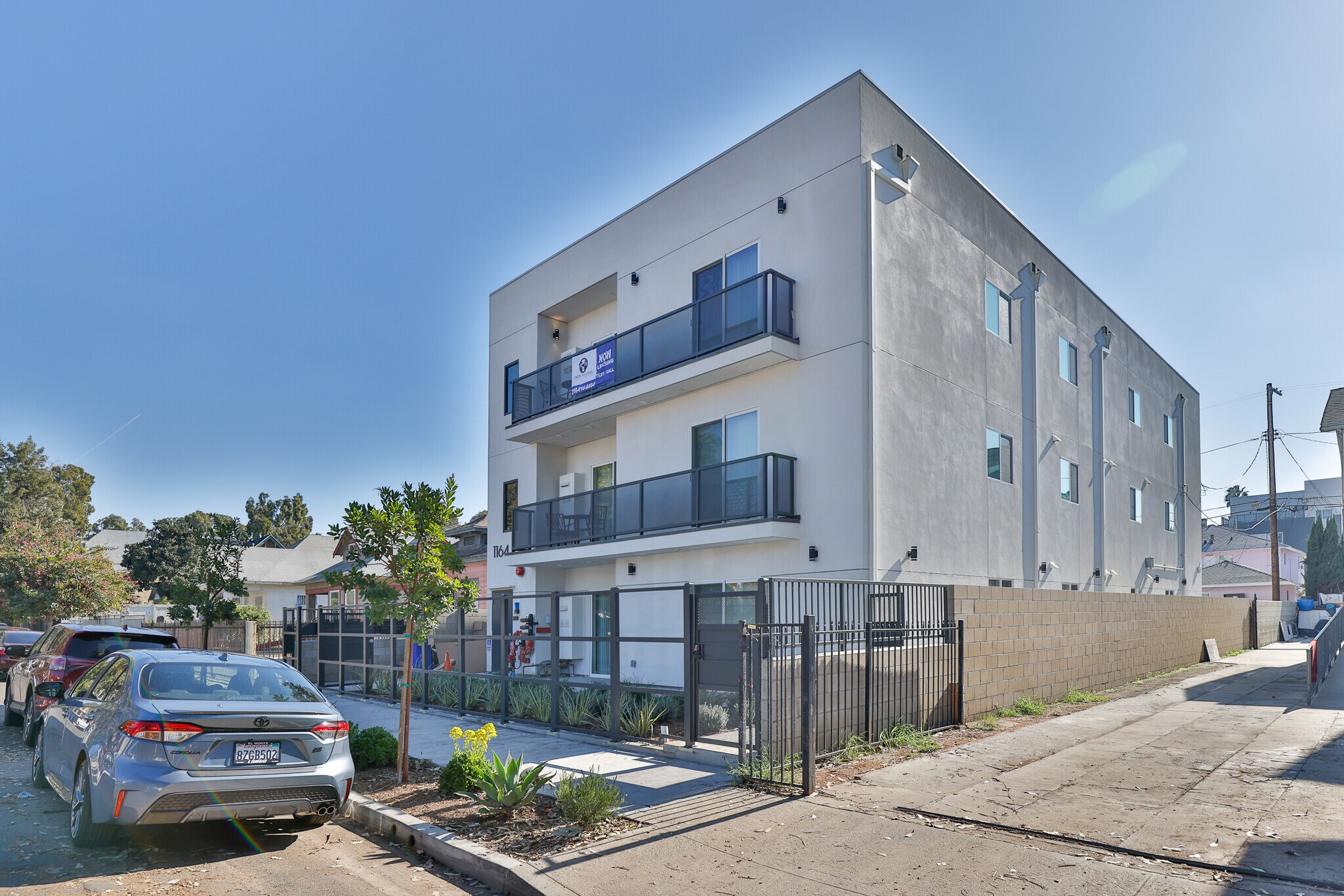 Building Photo - 1164 W 37th Pl