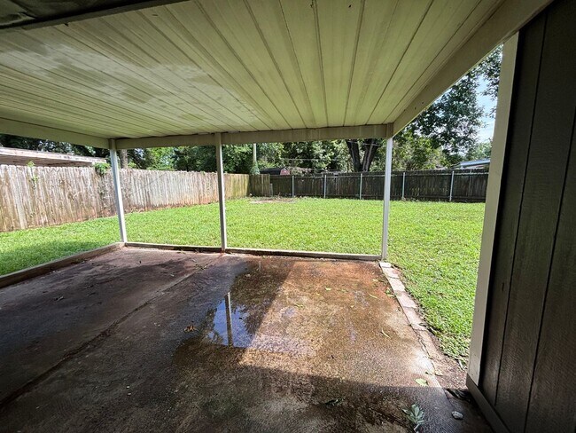 Building Photo - 2608 E Cavett Dr