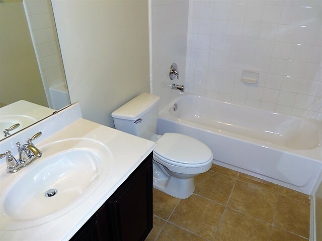 Building Photo - 2026 Wellington Pt