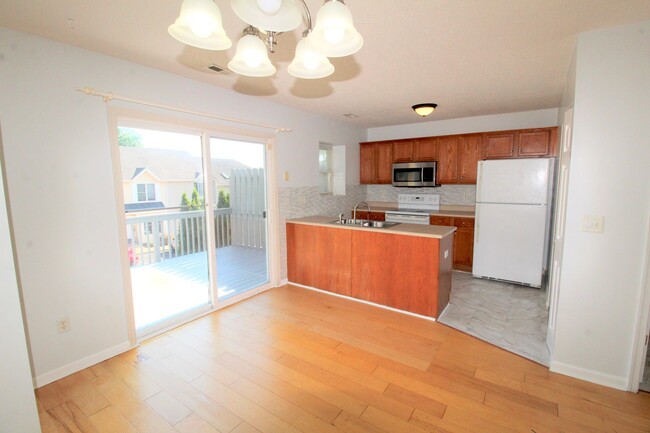 Building Photo - 869 Camelot Ln