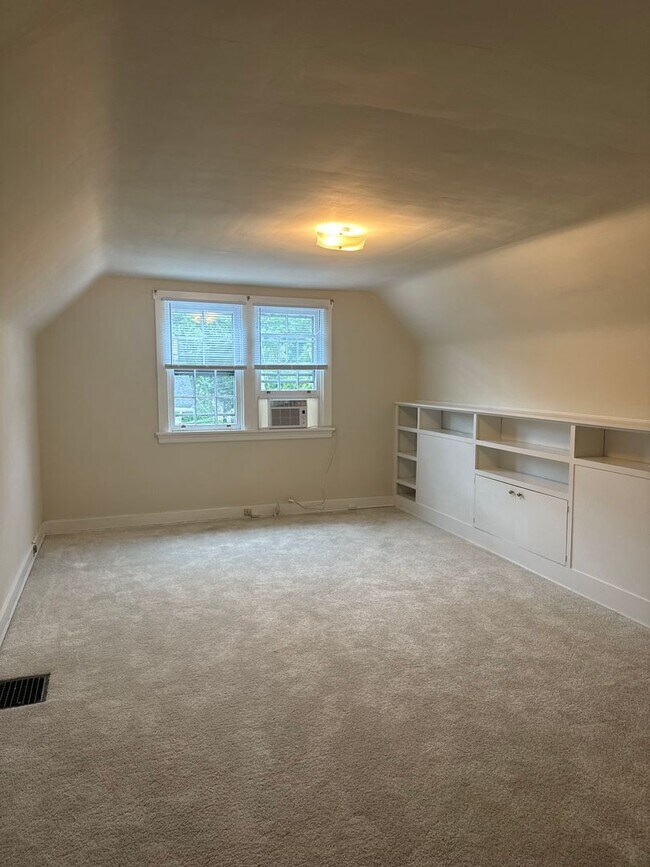 Building Photo - 3590 Outlook Ave