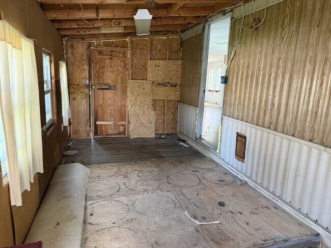 Building Photo - 329 Bahama Cir
