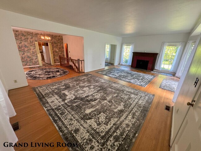 Building Photo - STATUS: -APPROVED- |R275| $2495