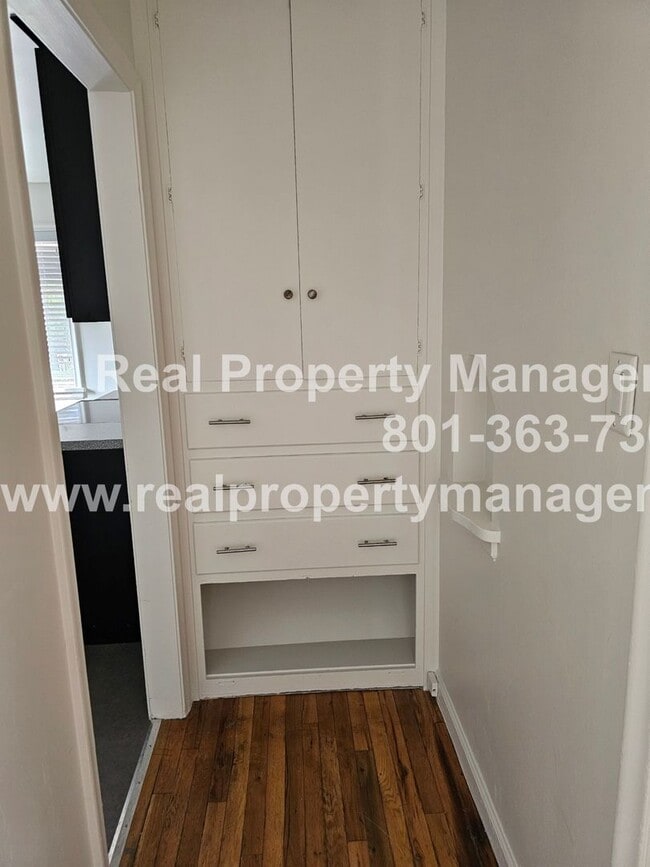 Building Photo - Check Out This 4 Bedroom 2 Bathroom Home i...