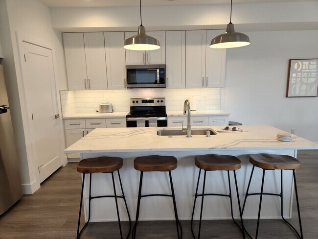 Building Photo - BRAND NEW MODERN LIVING!! HUGE 4 Bed 2.5 Bath Duplex with over 2350+ Sq. Feet.